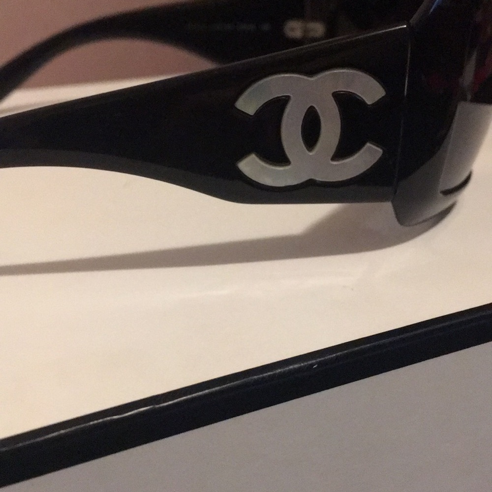 CHANEL sunglasses AUTHENTiC 🖤